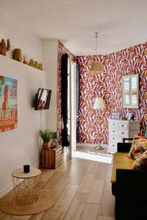 Studio with Big terrace full center with air conditioning